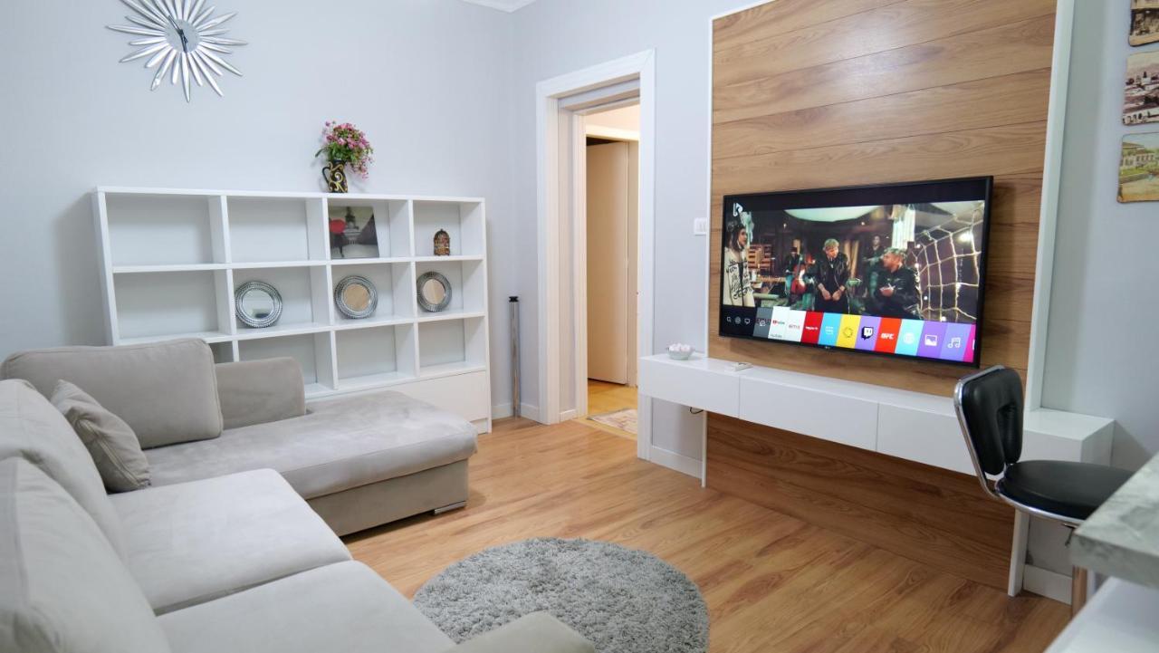 City Center Apartment Niko 04 地拉那 外观 照片
