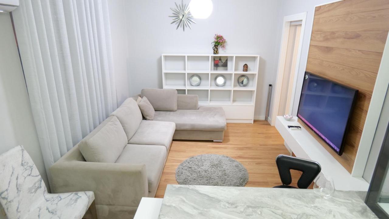 City Center Apartment Niko 04 地拉那 外观 照片