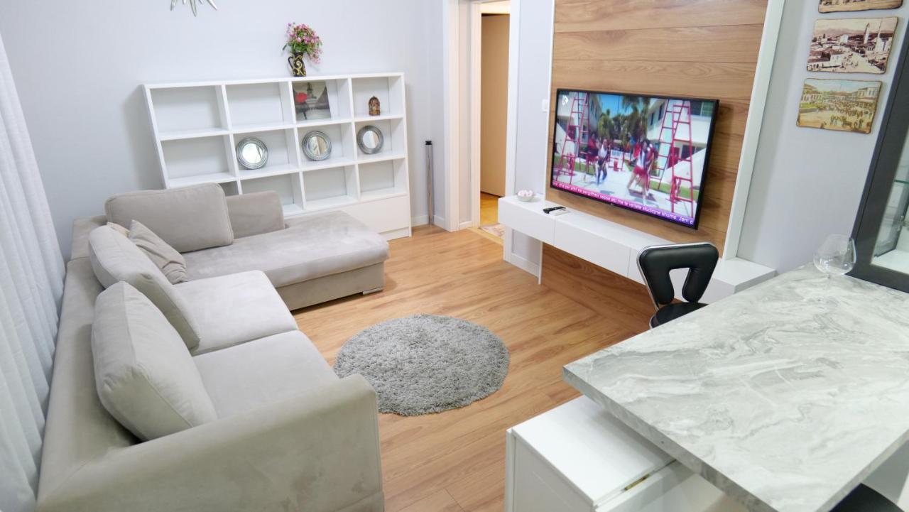 City Center Apartment Niko 04 地拉那 外观 照片