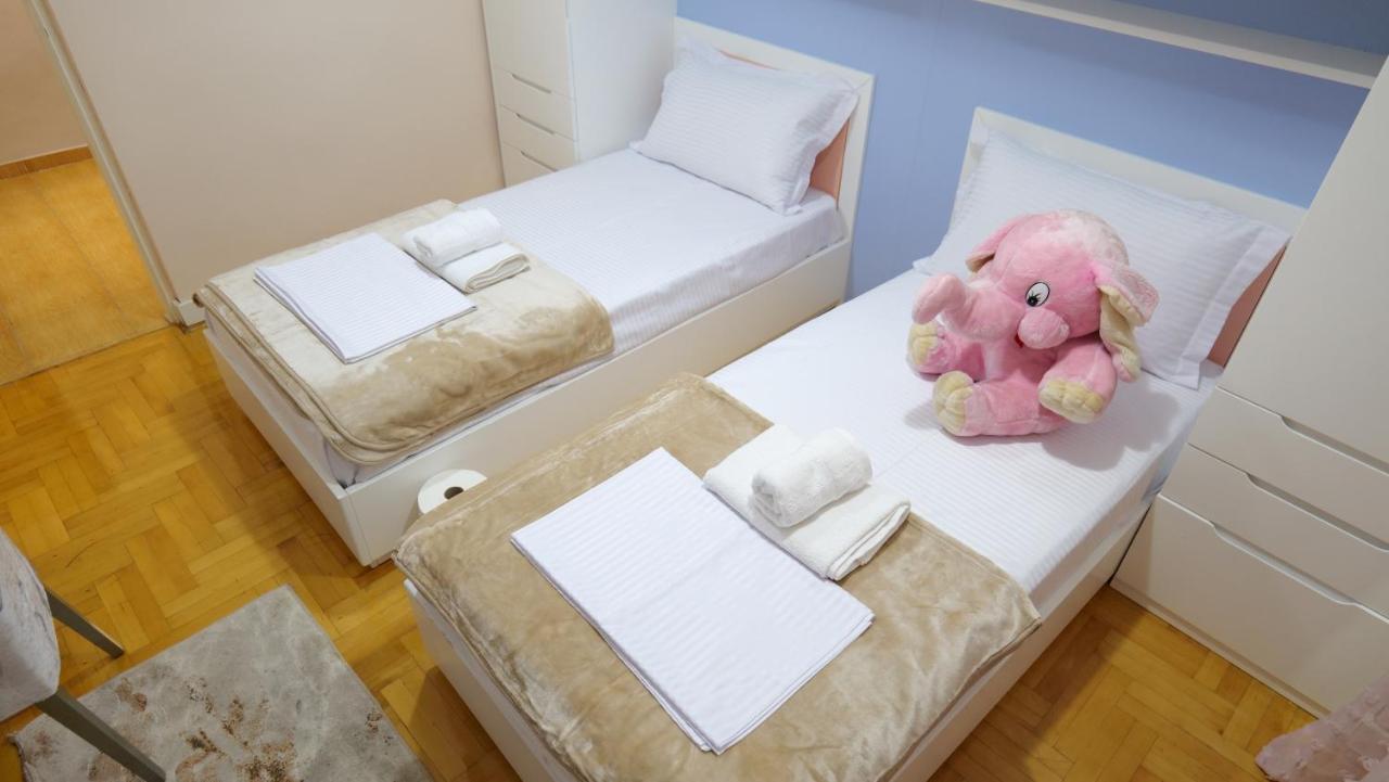City Center Apartment Niko 04 地拉那 外观 照片